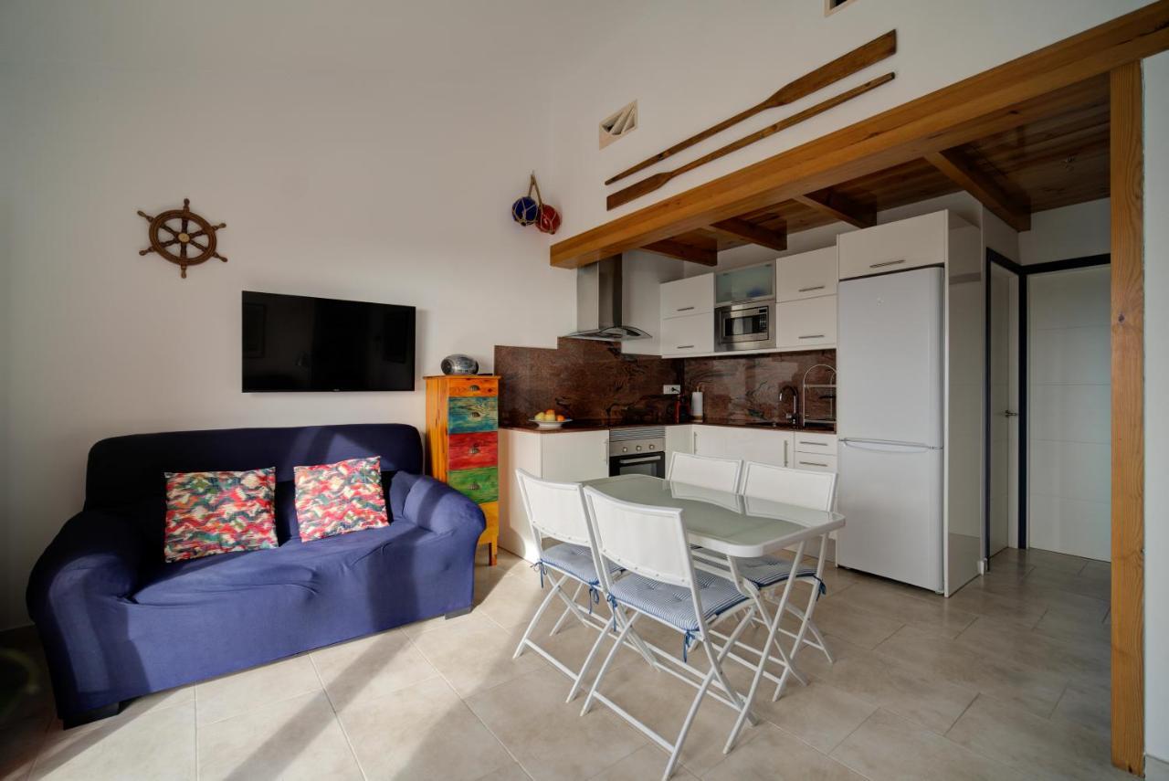 Vista Faro-Apartamento Con Balcon Que Mira Al Mar Cala en Bosc Exterior photo